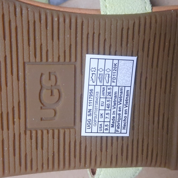 UGG Madeena Flat - Picture 12 of 13